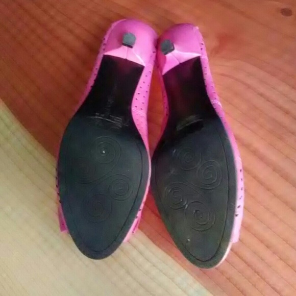 Pink AE Heels - Picture 2 of 2